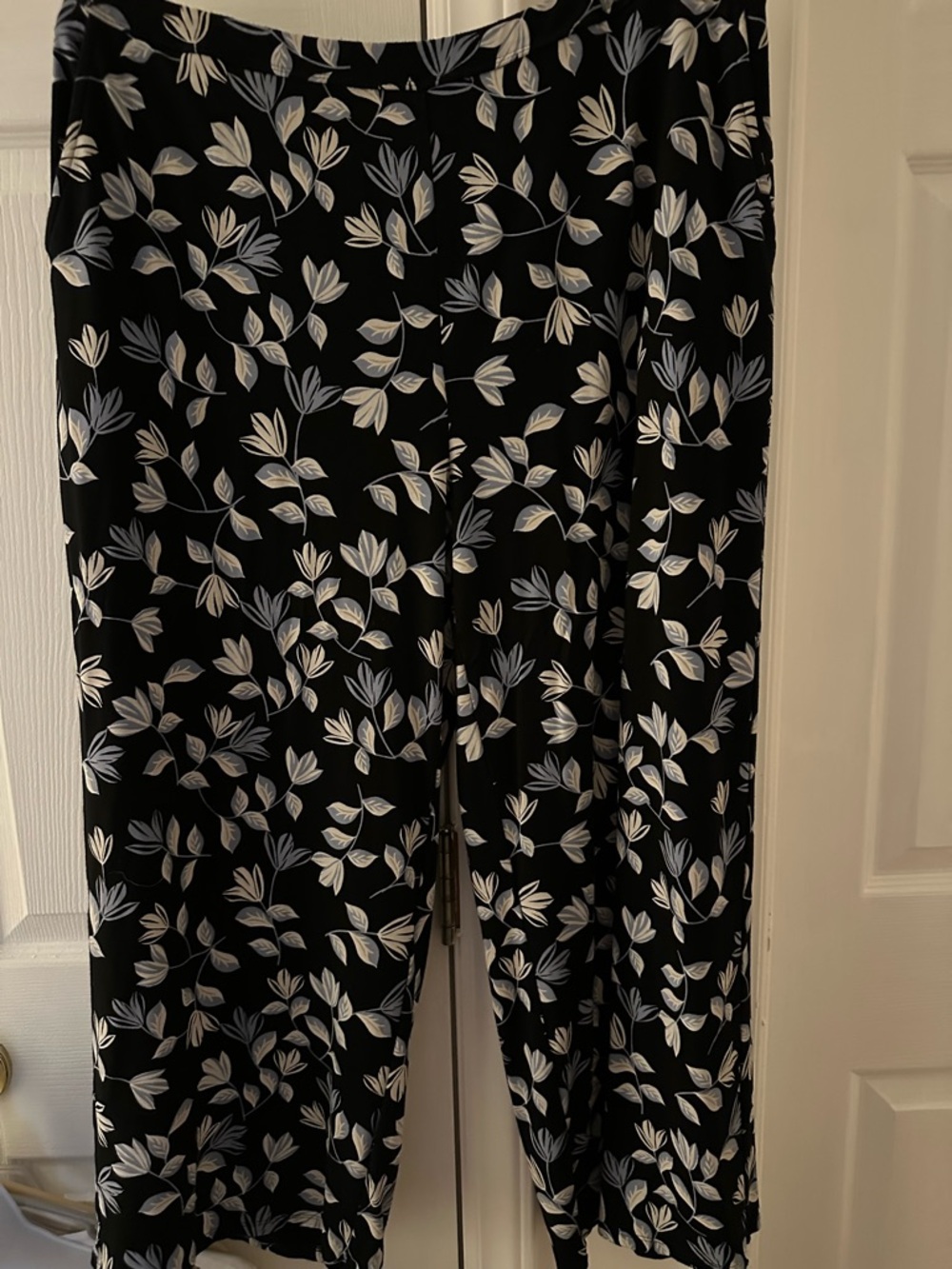 Black Wide-Leg Leaf Print Pants